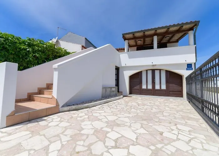 Apartment By The Sea Nerezine, Losinj - 7963 Nerezine